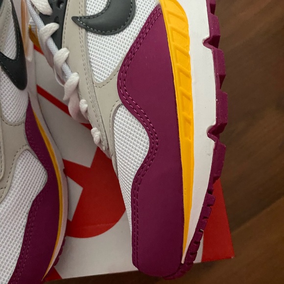 New women’s Nike Sz 7, 7.5, 8 shoes Air Max - Picture 5 of 6